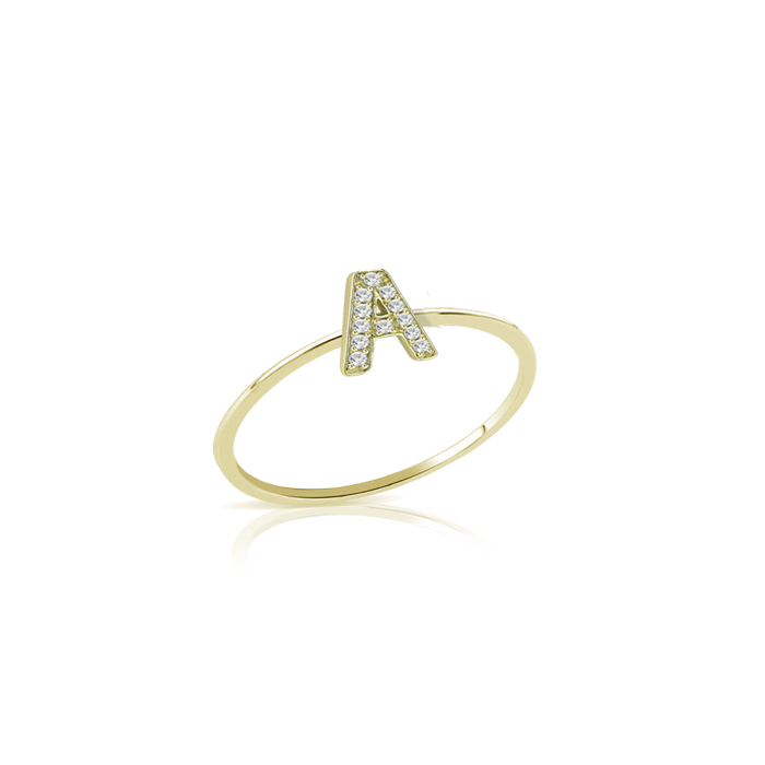 Anello in oro 18 kt con lettera e diamanti bianchi