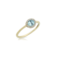 Anello in oro 18 kt con ovale di acquamarina contornato da diamanti bianchi