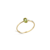 18kt yellow gold ring with central oval cut peridot 