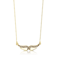 Collana in oro con ciondolo a forma di ali e diamanti